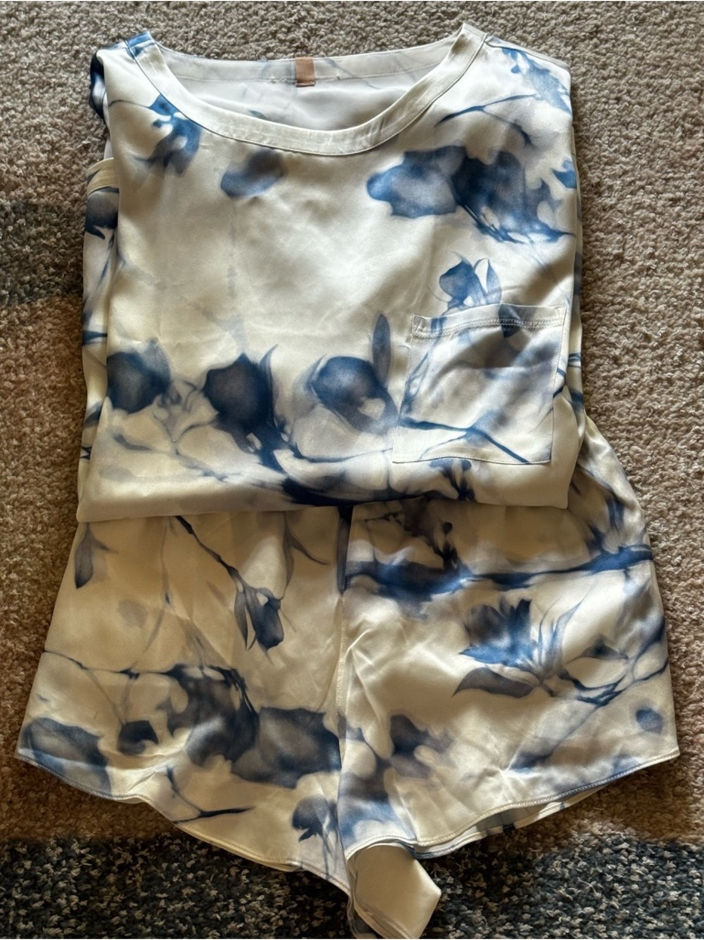 NEW Lunya Grace Dines Silk T-Shirt & Shorts PJ Set - Picture 8 of 12